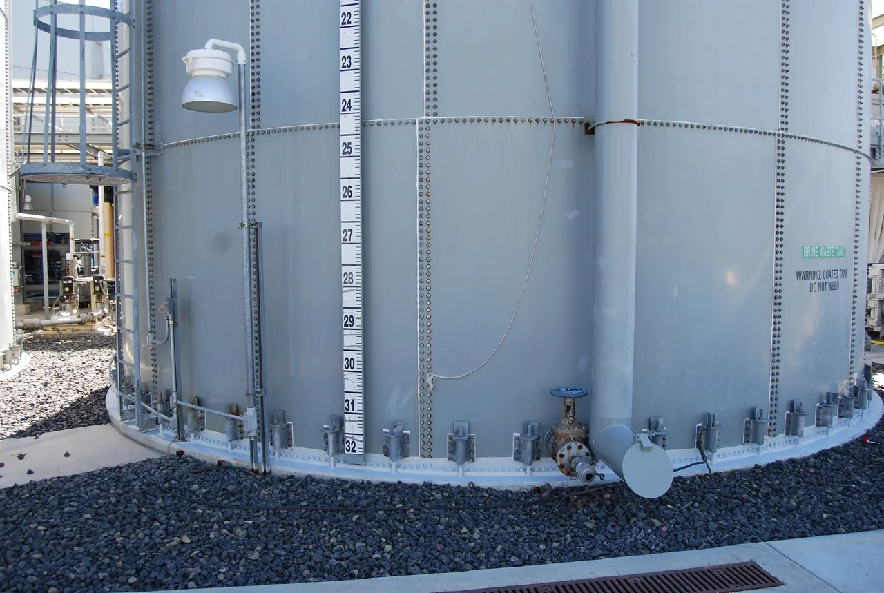 Freshly coated base of an industrial brine tank