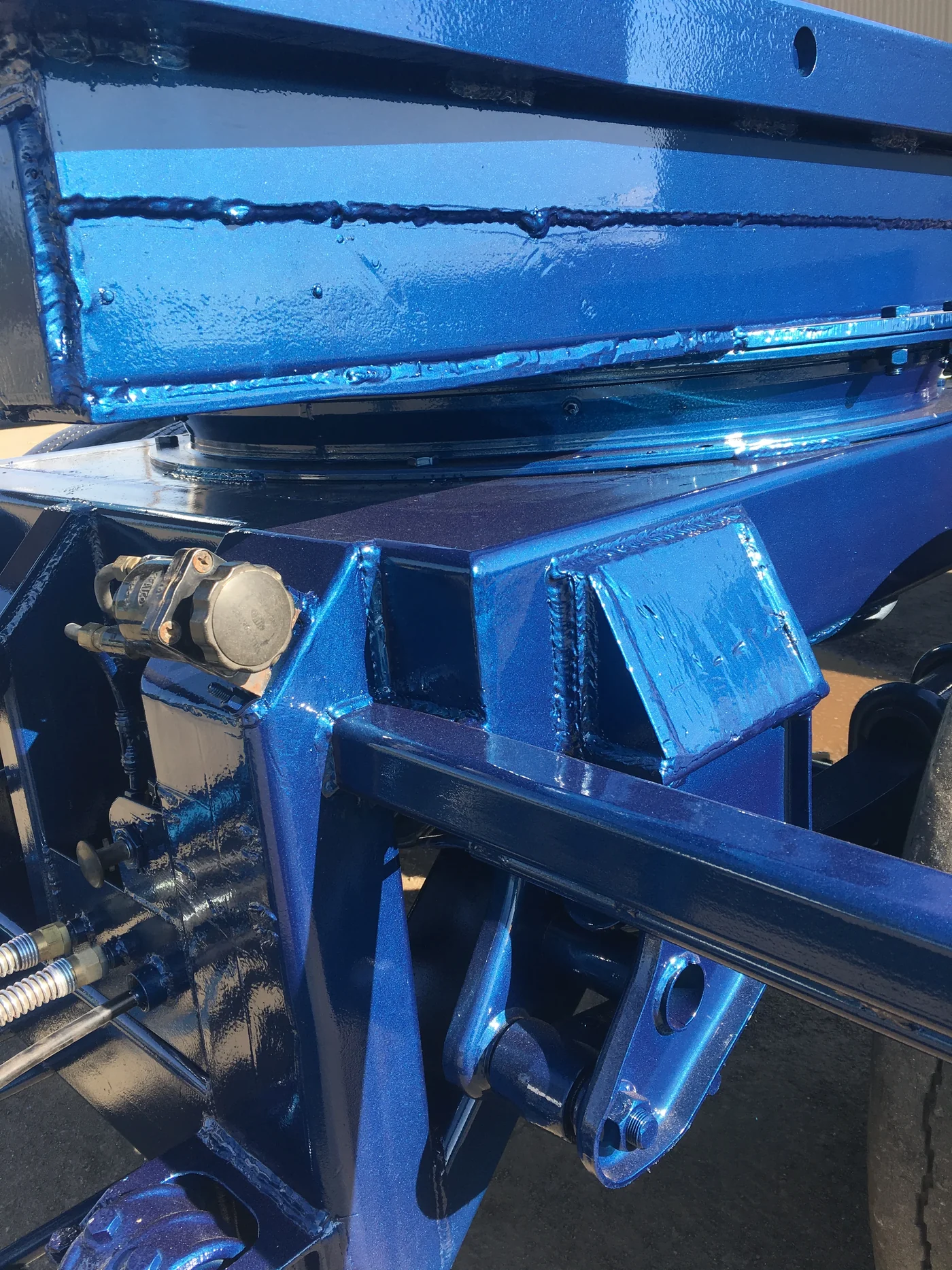 Trailer frame finished in blue metallic coating
